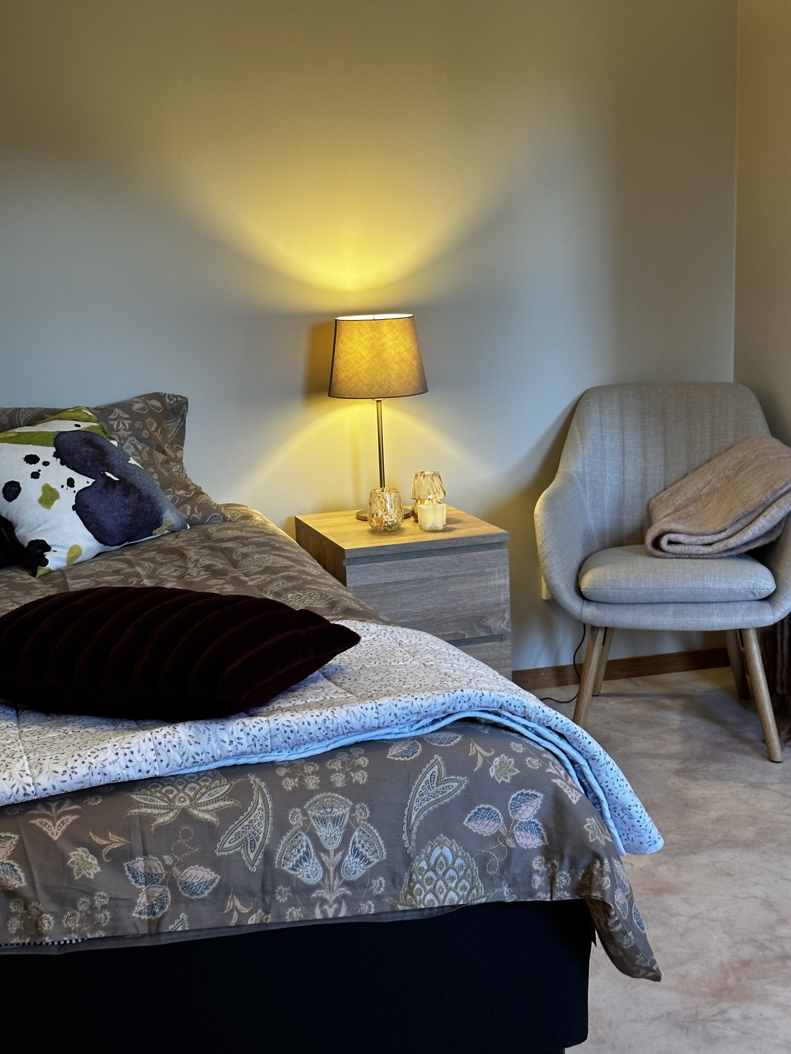 Sovrum i företagsboende i Gällivare med säng och förvaring